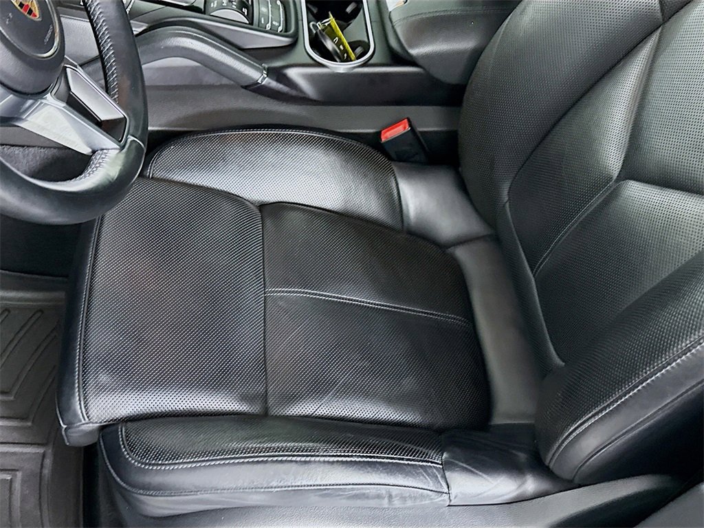 Used 2016 Porsche Cayenne S image 21