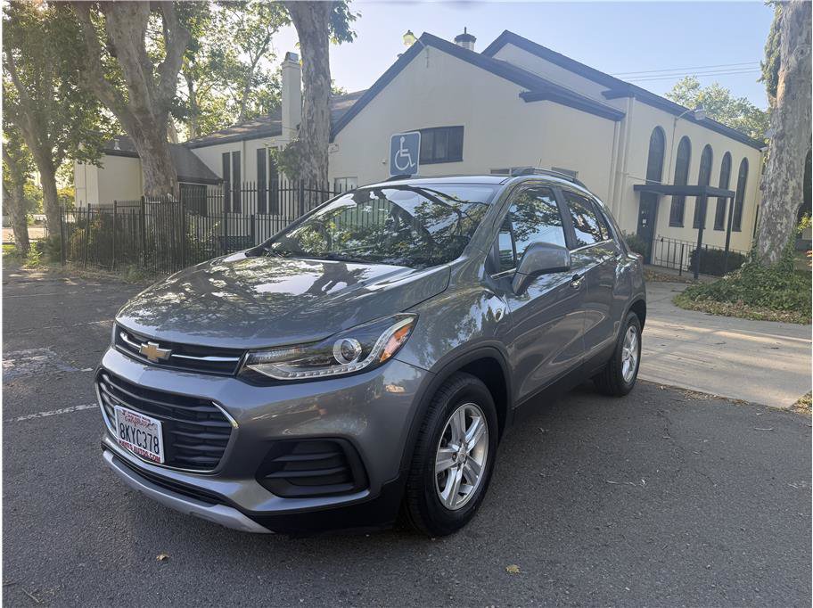Used 2019 Chevrolet Trax LT w/ LT Convenience Package FWD image 3