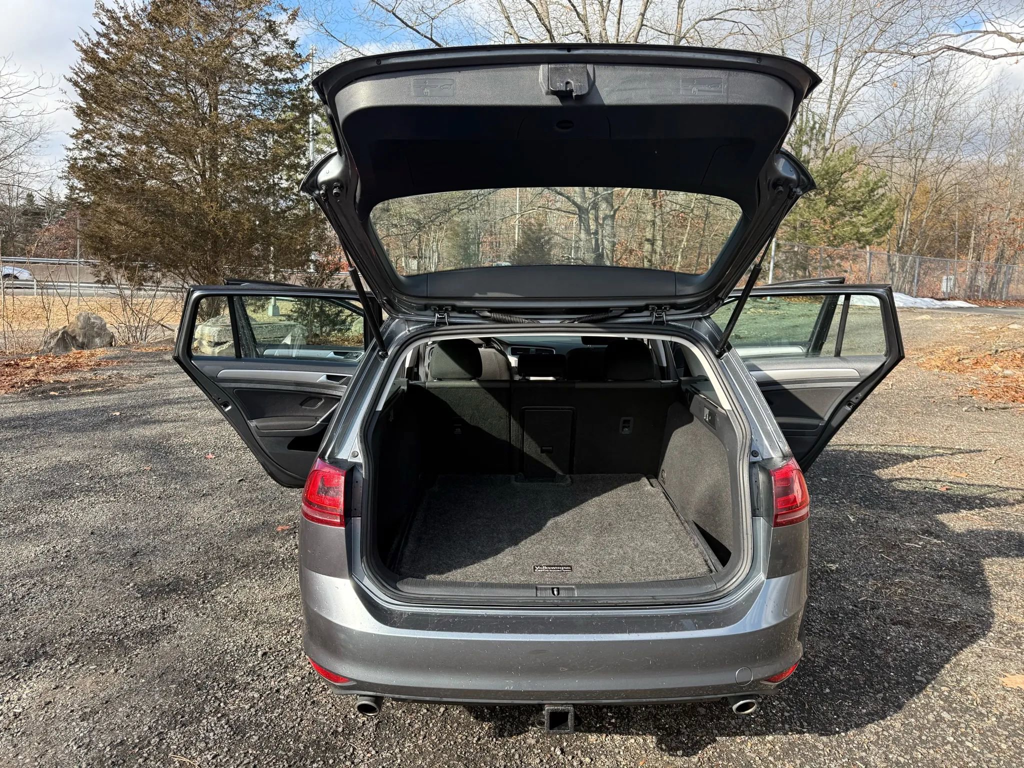 Used 2017 Volkswagen Golf S image 19
