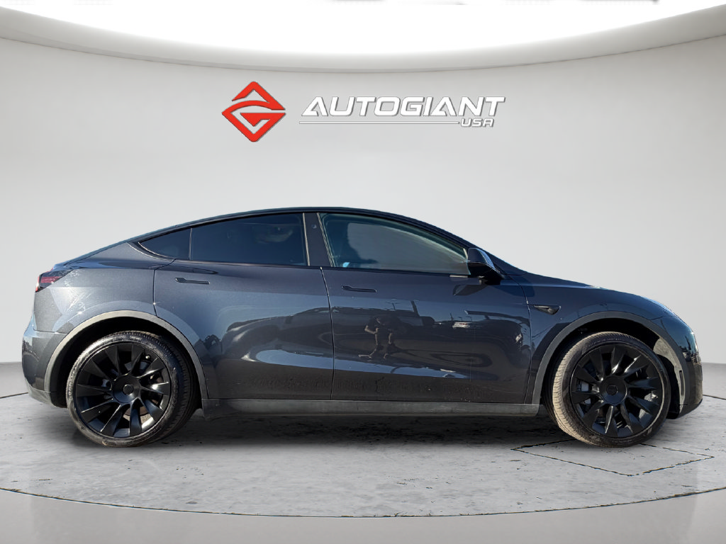Used 2024 Tesla Model Y Long Range RWD image 8