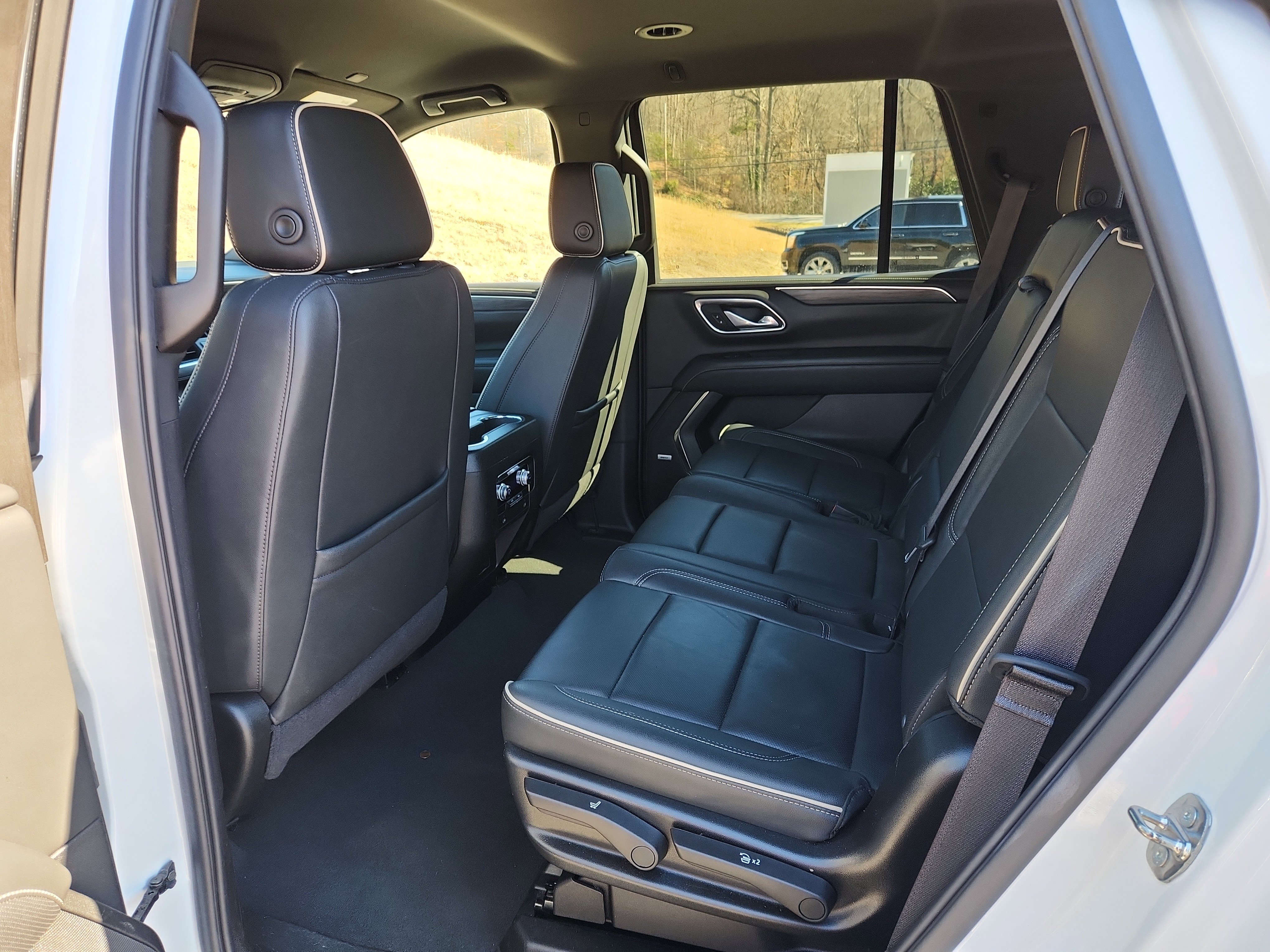 Used 2024 GMC Yukon SLT image 18