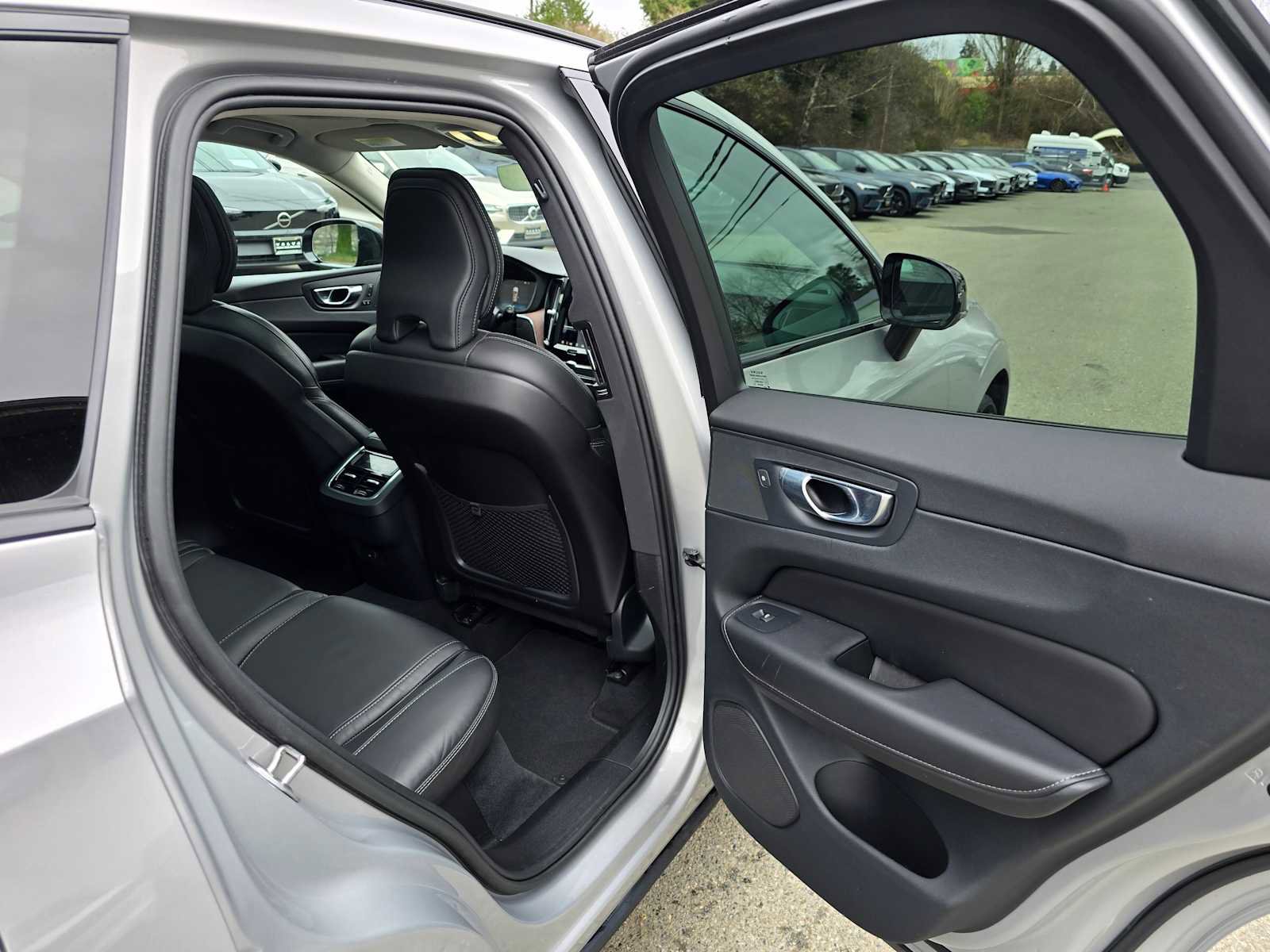 Certified 2023 Volvo XC60 B5 Ultimate image 13