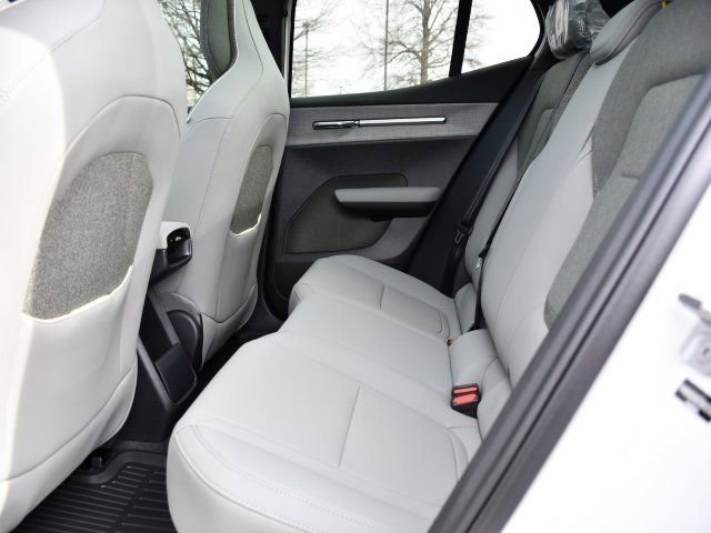 New 2026 Volvo EX30 Plus w/ Protection Package Premier image 15