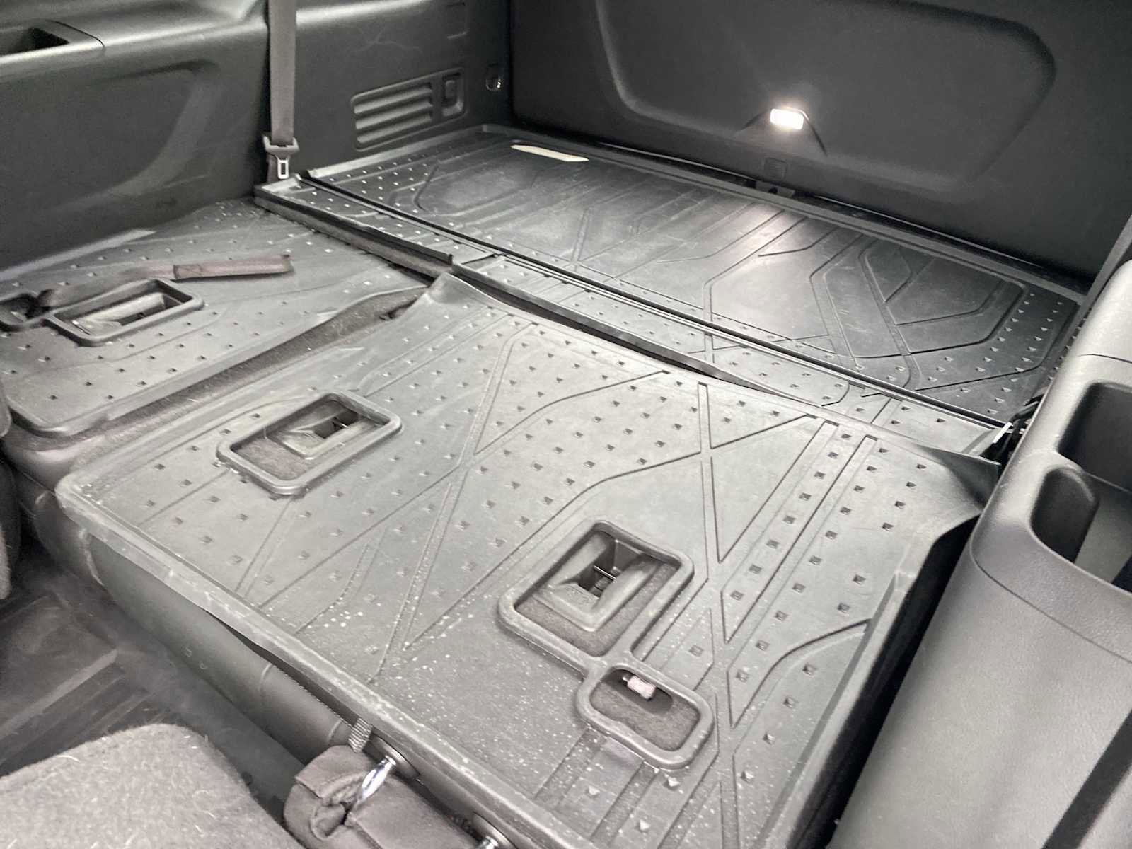 Used 2022 Chevrolet Traverse RS w/ LPO, Floor Liner Package image 32