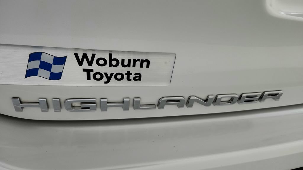 Used 2023 Toyota Highlander XLE AWD/4WD image 13