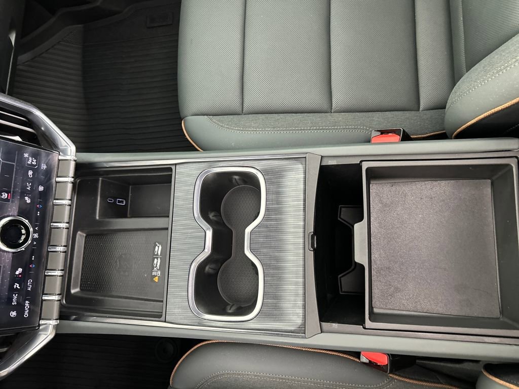 Used 2024 GMC Acadia AT4 w/ Luxury Package image 15