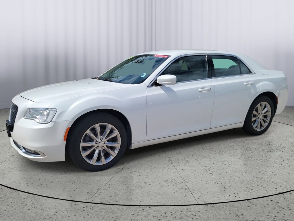 Used 2016 Chrysler 300 Limited w/ Driver Convenience Group image 8