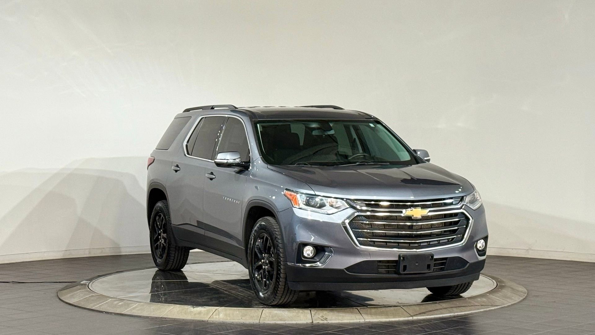 Used 2020 Chevrolet Traverse LT image 2