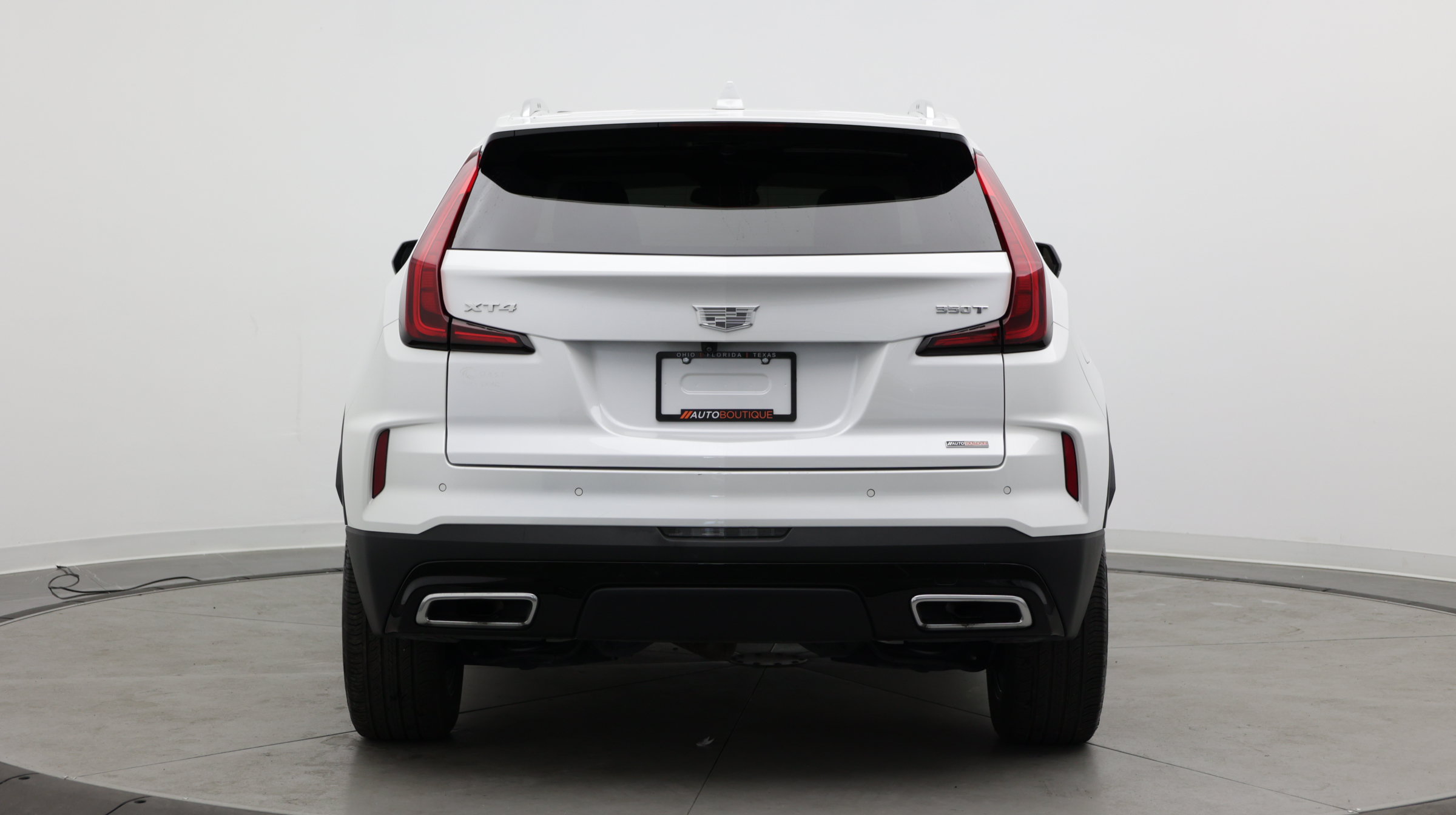 Used 2025 Cadillac XT4 Premium Luxury w/ Cold Weather Package FWD image 7