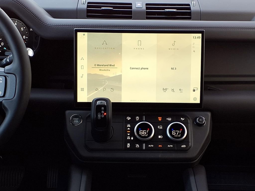 New 2026 Land Rover Defender 130 X-Dynamic SE AWD/4WD image 18