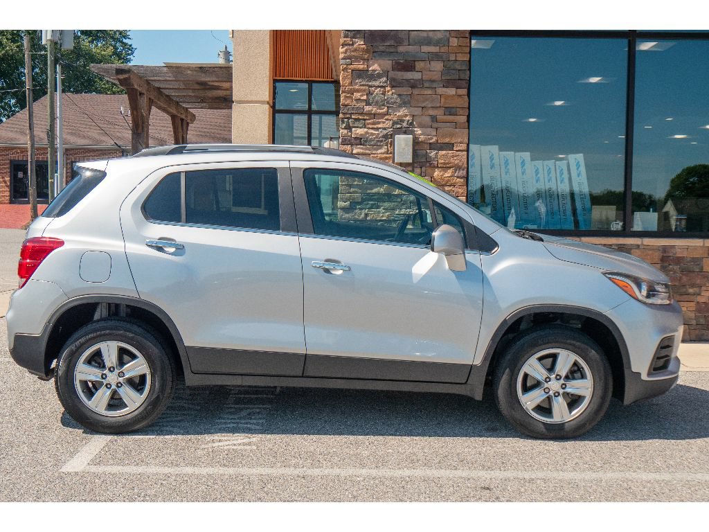 Used 2018 Chevrolet Trax LT w/ LT Convenience Package AWD/4WD image 2