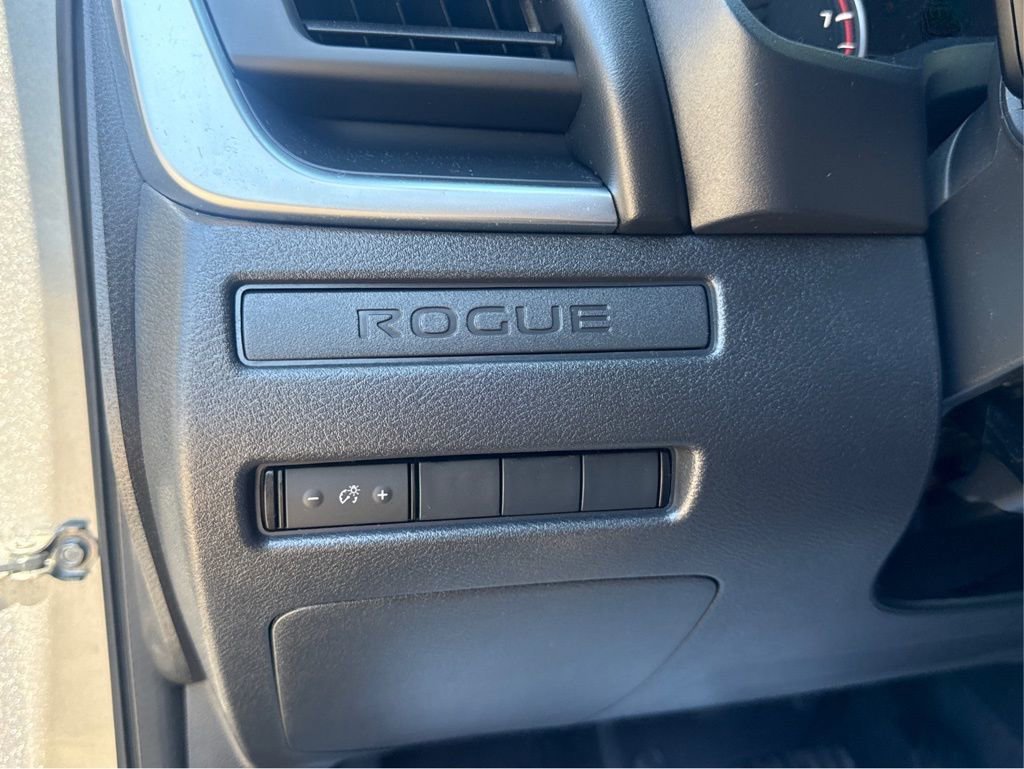 Used 2023 Nissan Rogue S image 19
