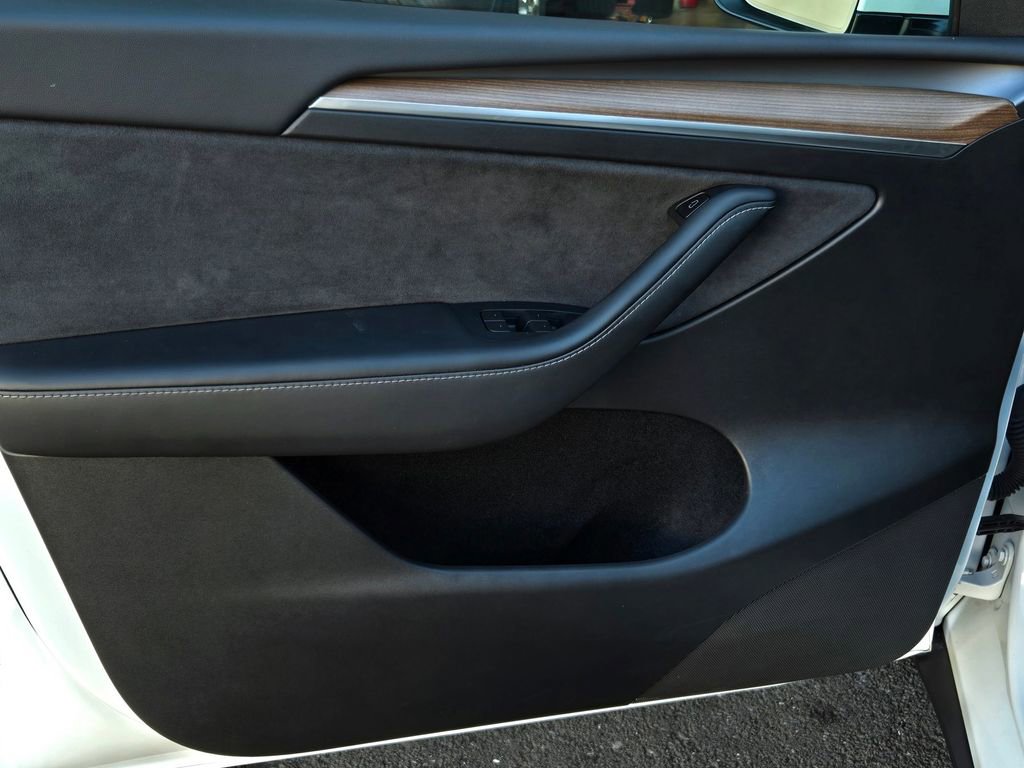 Used 2023 Tesla Model Y Long Range image 10