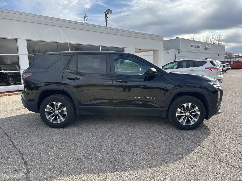 Used 2025 Chevrolet Equinox LT image 2