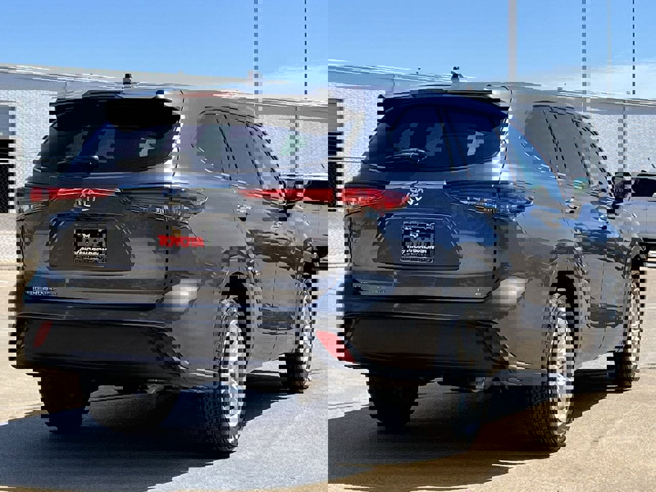 Used 2023 Toyota Highlander LE image 4