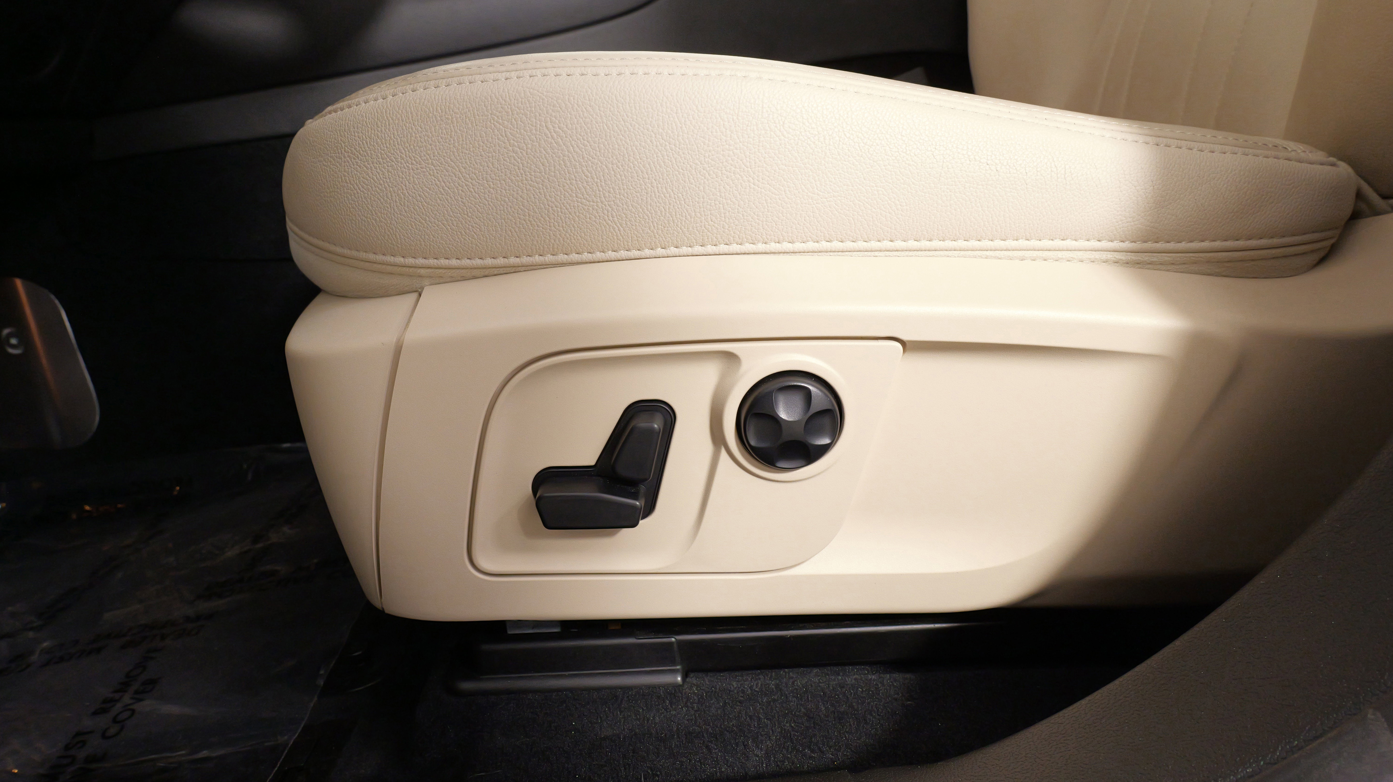 Used 2018 Maserati Levante image 40