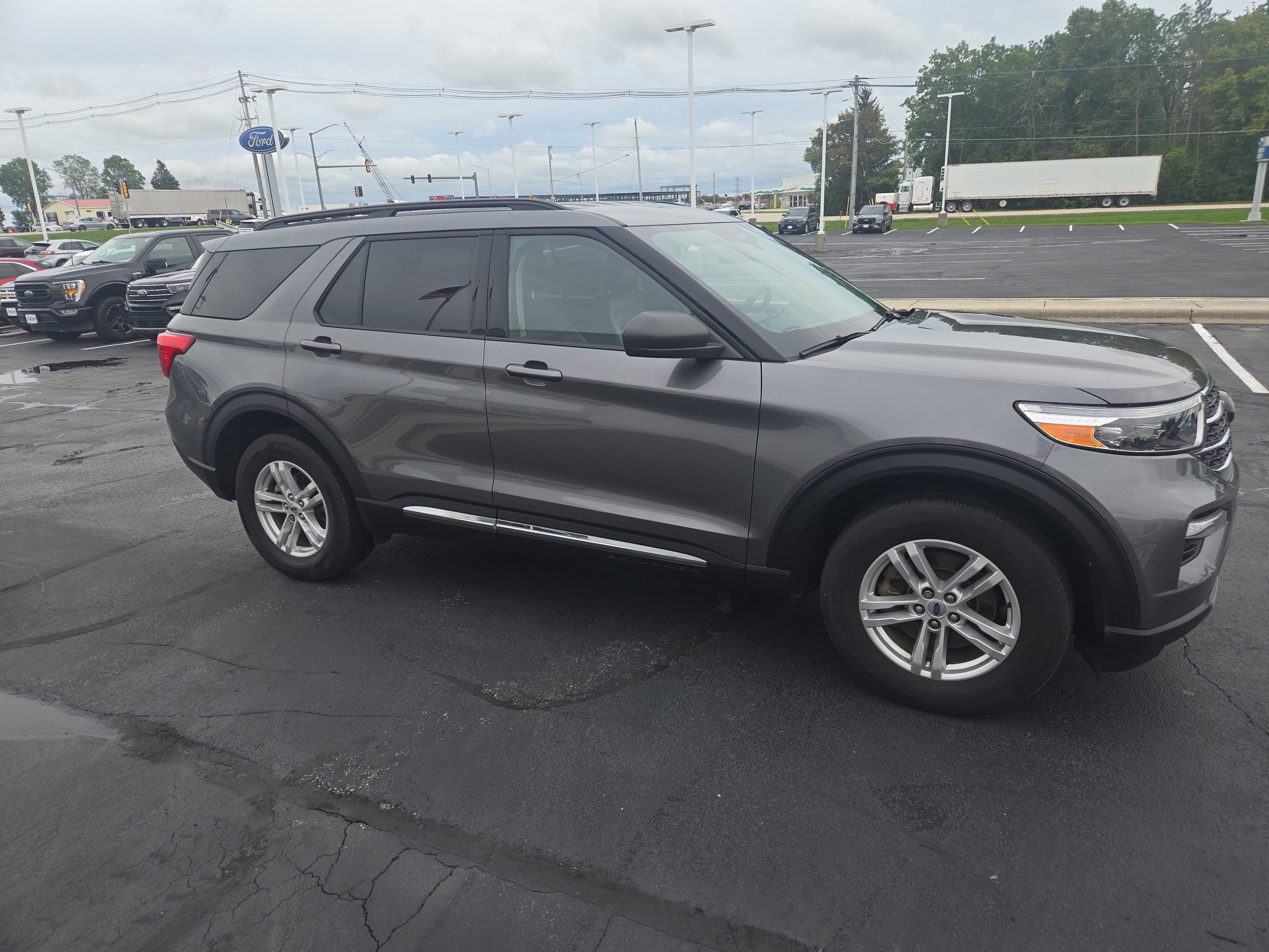 Used 2024 Ford Explorer XLT w/ Equipment Group 202A AWD/4WD image 6