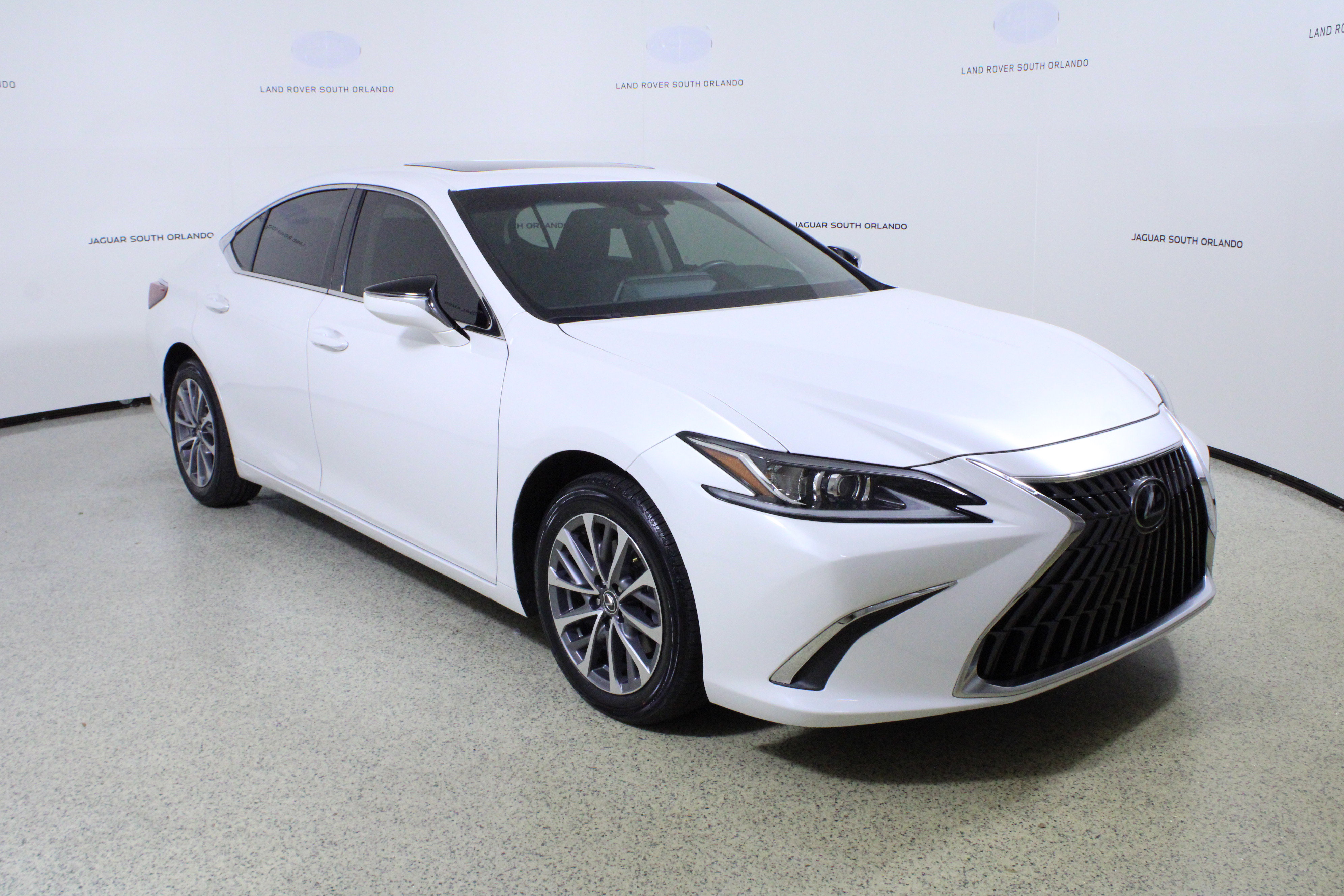 Used 2022 Lexus ES 350 image 3