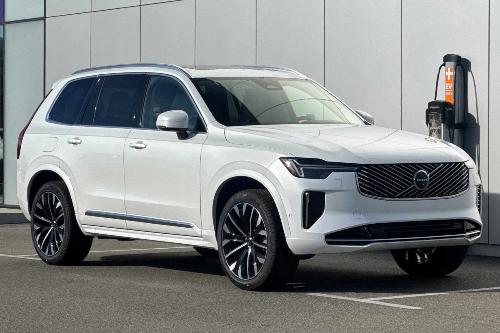 New 2026 Volvo XC90 B6 Ultra w/ Protection Package AWD/4WD image 7