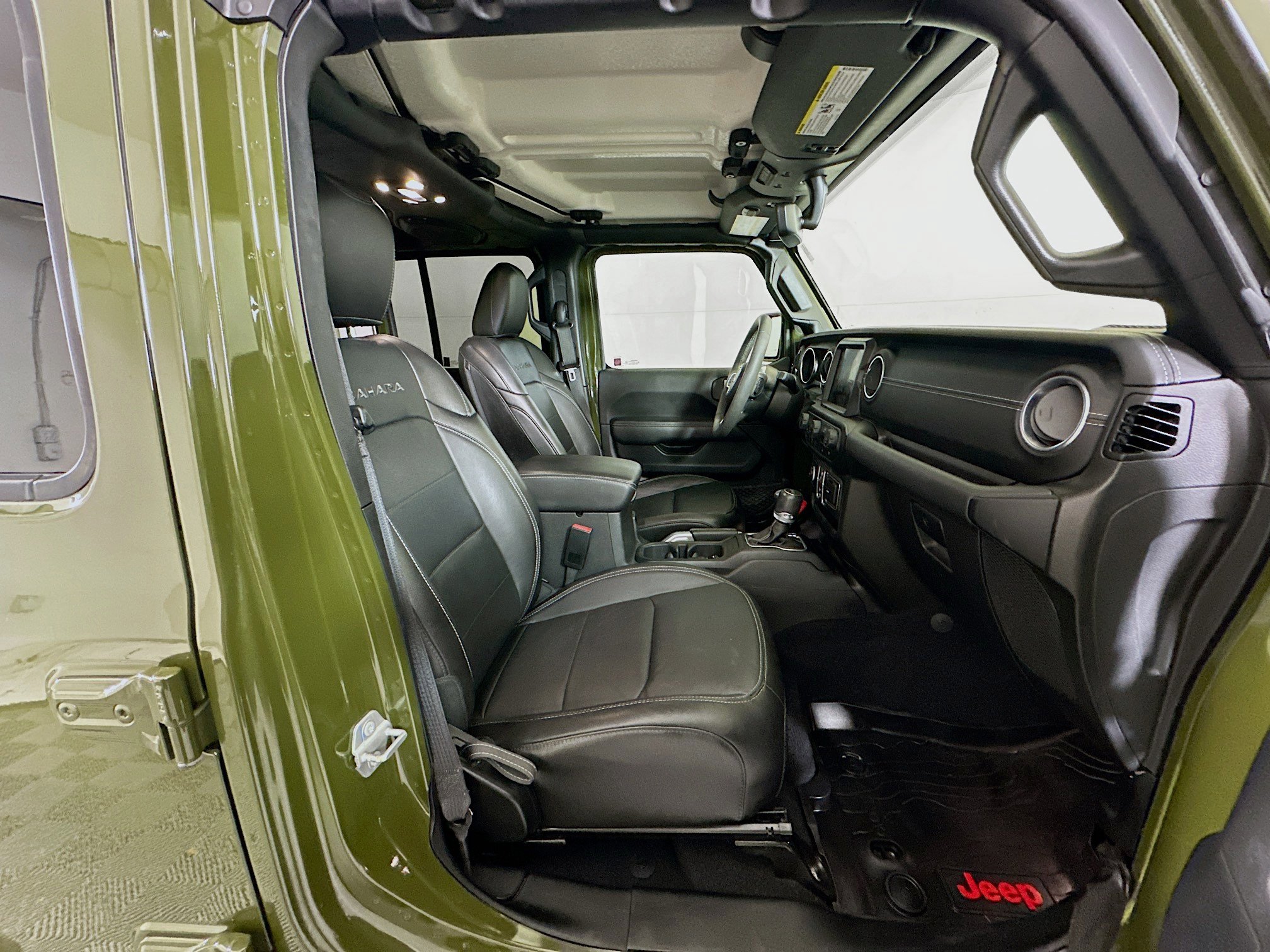 Used 2023 Jeep Wrangler Sahara image 29