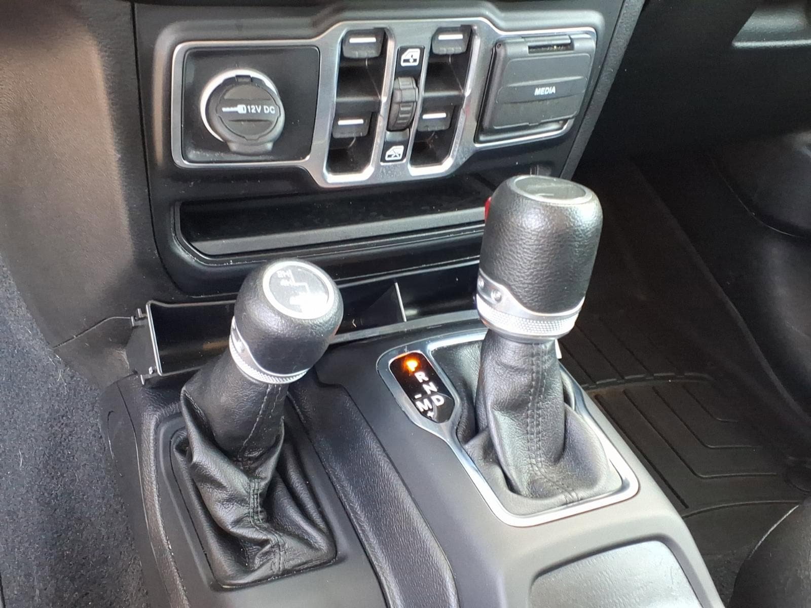 Used 2021 Jeep Gladiator Overland AWD/4WD image 19