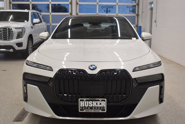 Used 2024 BMW 740i xDrive w/ Executive Package AWD/4WD image 3