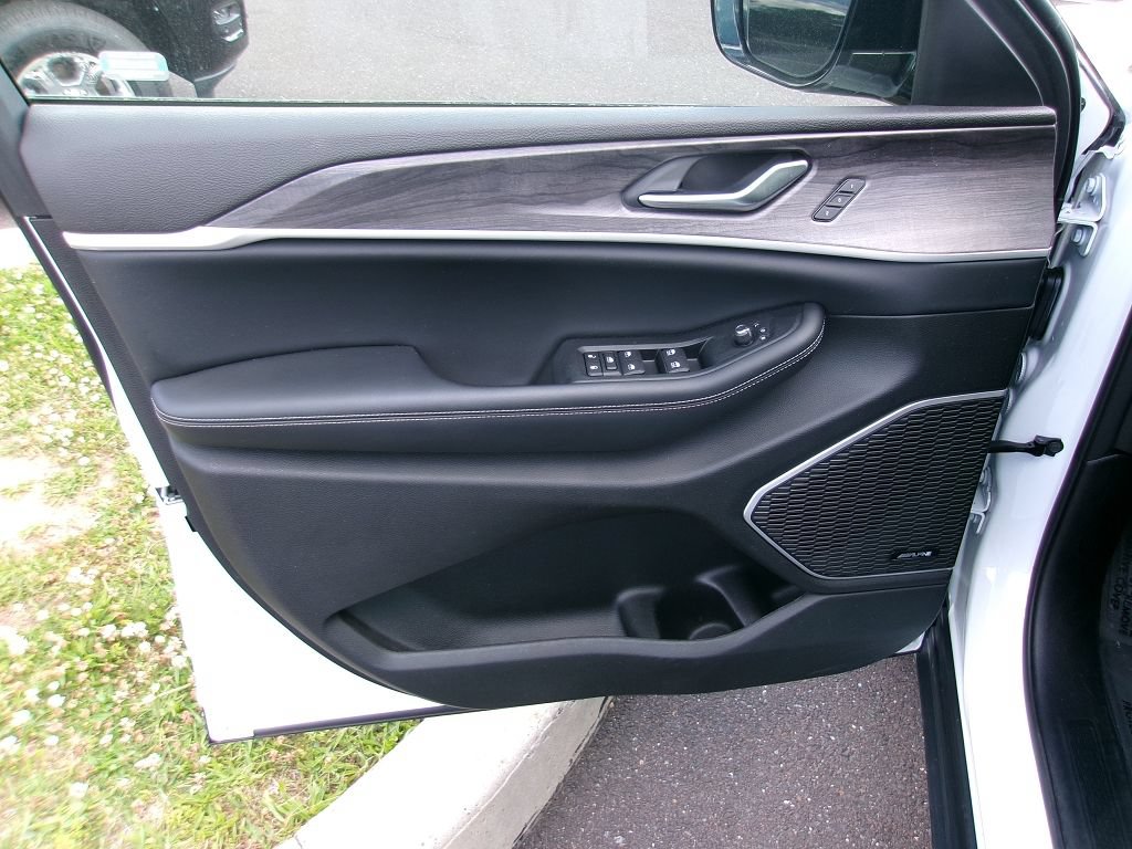 Used 2022 Jeep Grand Cherokee Limited 4xe AWD/4WD image 6