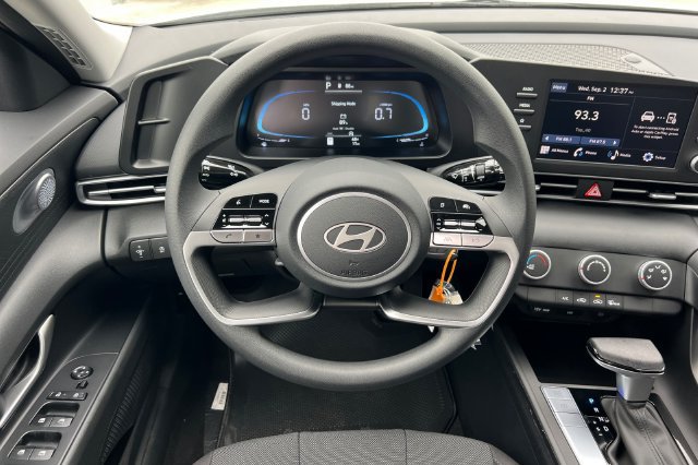 New 2026 Hyundai Elantra SE FWD image 13