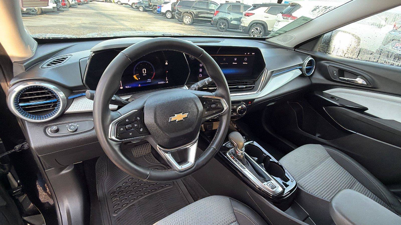 Used 2024 Chevrolet Trax LT w/ Driver Confidence Package FWD image 23