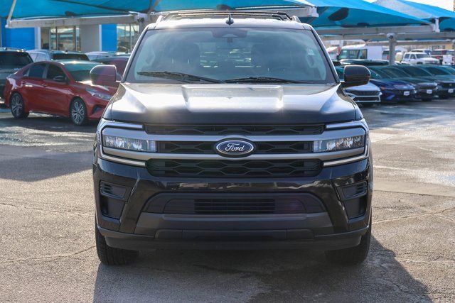 Used 2024 Ford Expedition Max XLT image 2