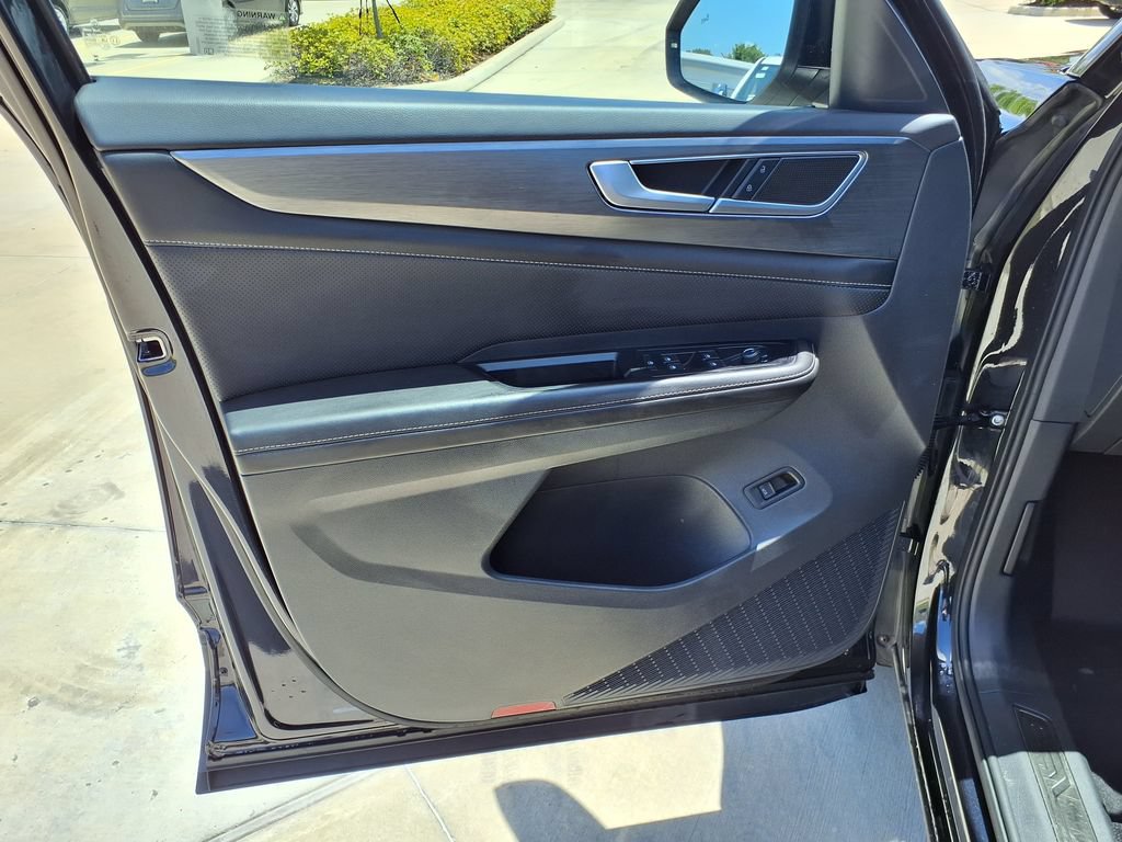 Used 2025 Volkswagen Atlas Cross Sport SE FWD image 14