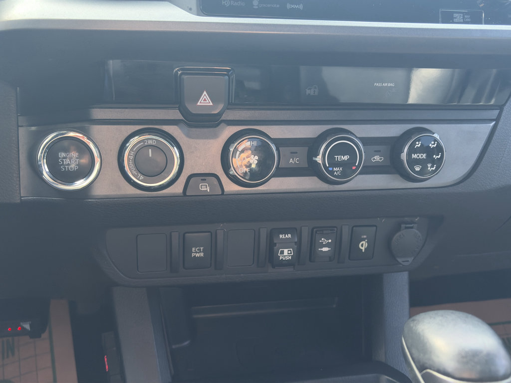 Used 2018 Toyota Tacoma TRD Sport image 25