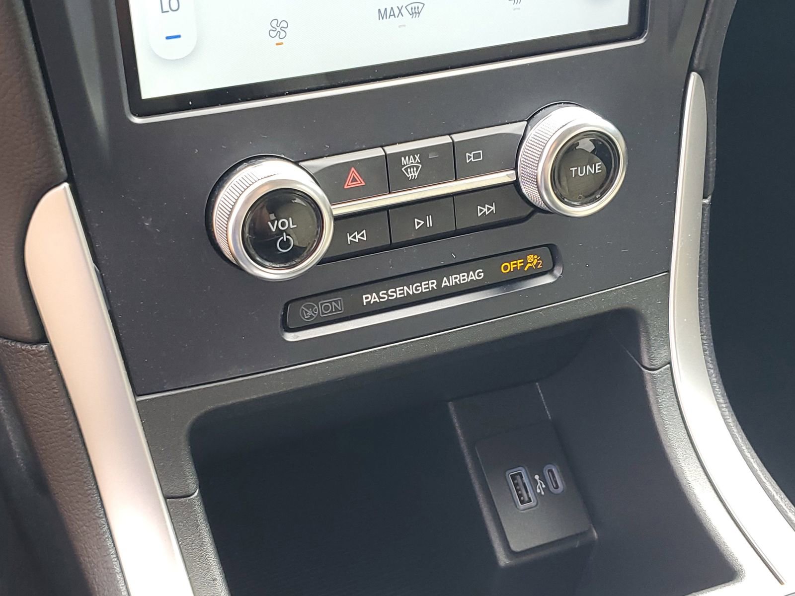 Certified 2024 Ford Edge SE image 23