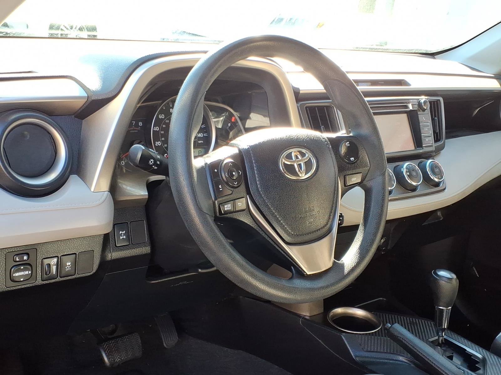 Used 2013 Toyota RAV4 LE AWD/4WD image 6