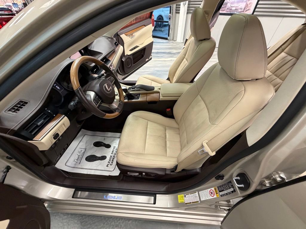 Used 2017 Lexus ES 300h w/ Luxury Package image 57