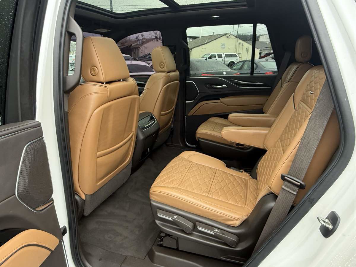 Used 2021 Cadillac Escalade Premium Luxury image 6