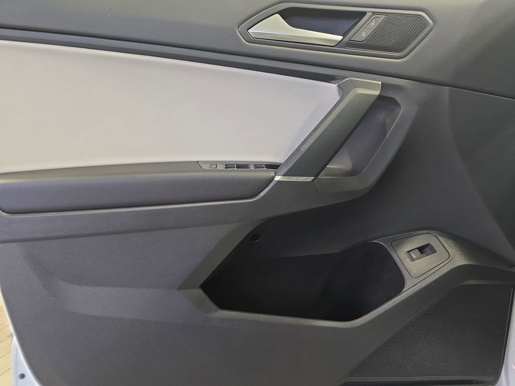 Used 2020 Volkswagen Tiguan SEL image 27