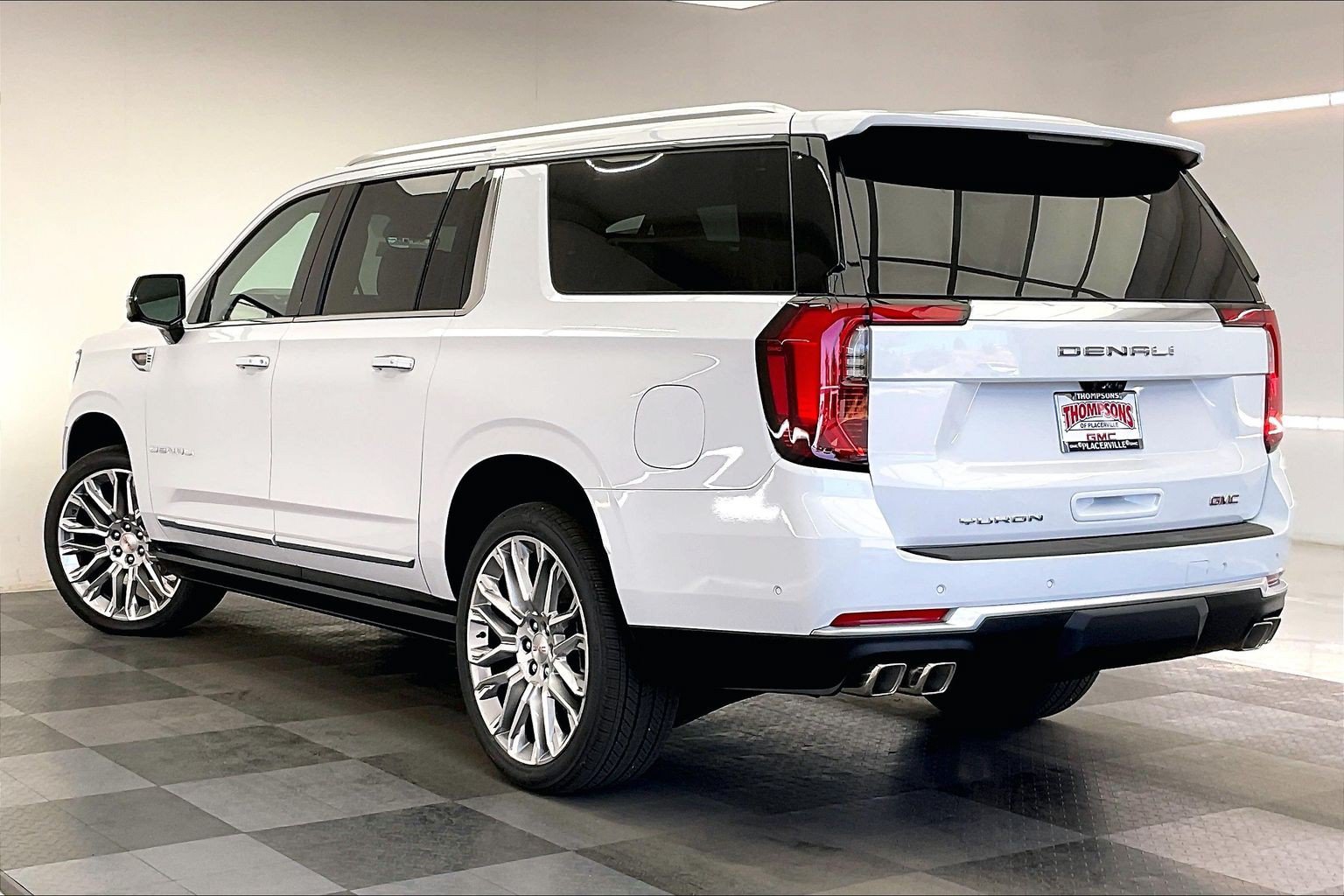 New 2026 GMC Yukon XL Denali w/ Denali Reserve Package AWD/4WD image 2