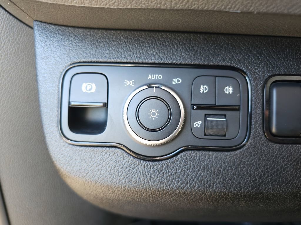 Used 2023 Mercedes-Benz Sprinter 2500 image 9
