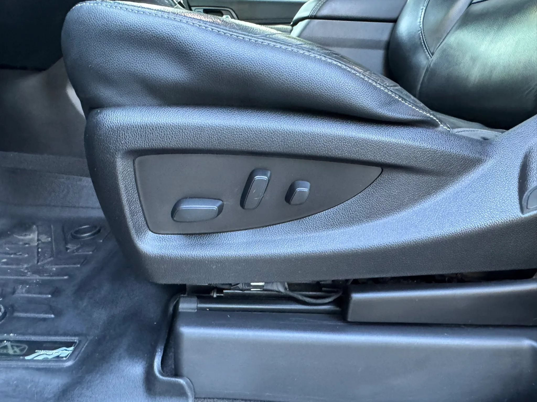 Used 2020 Chevrolet Suburban LT AWD/4WD image 15