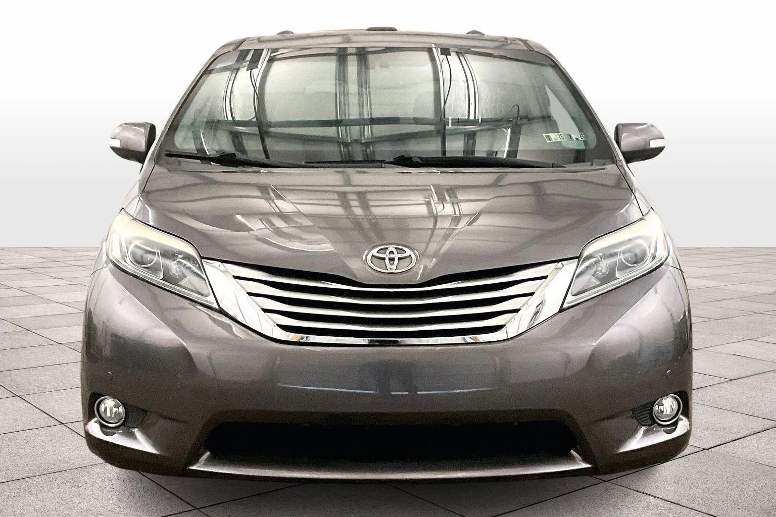 Used 2015 Toyota Sienna Limited Premium image 4