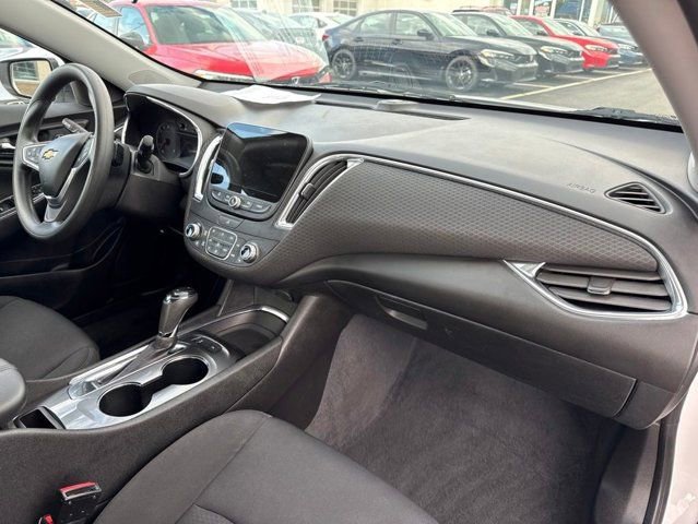 Used 2019 Chevrolet Malibu LT w/ Driver Confidence Package FWD image 7