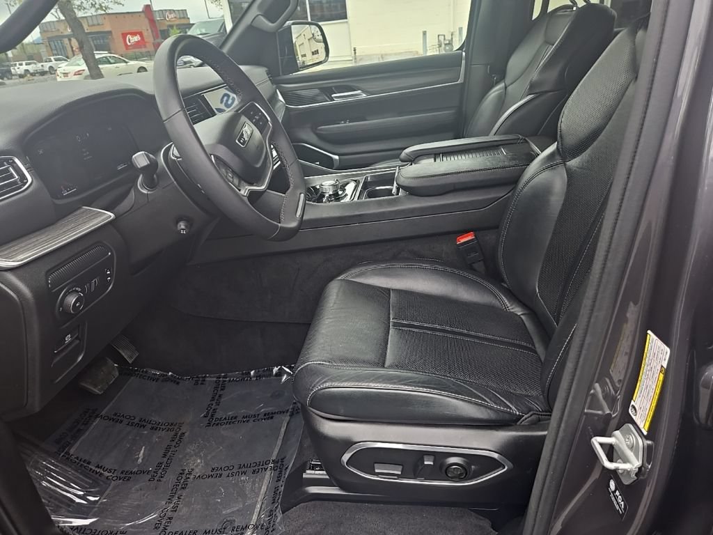 Used 2024 Jeep Wagoneer Series III AWD/4WD image 12