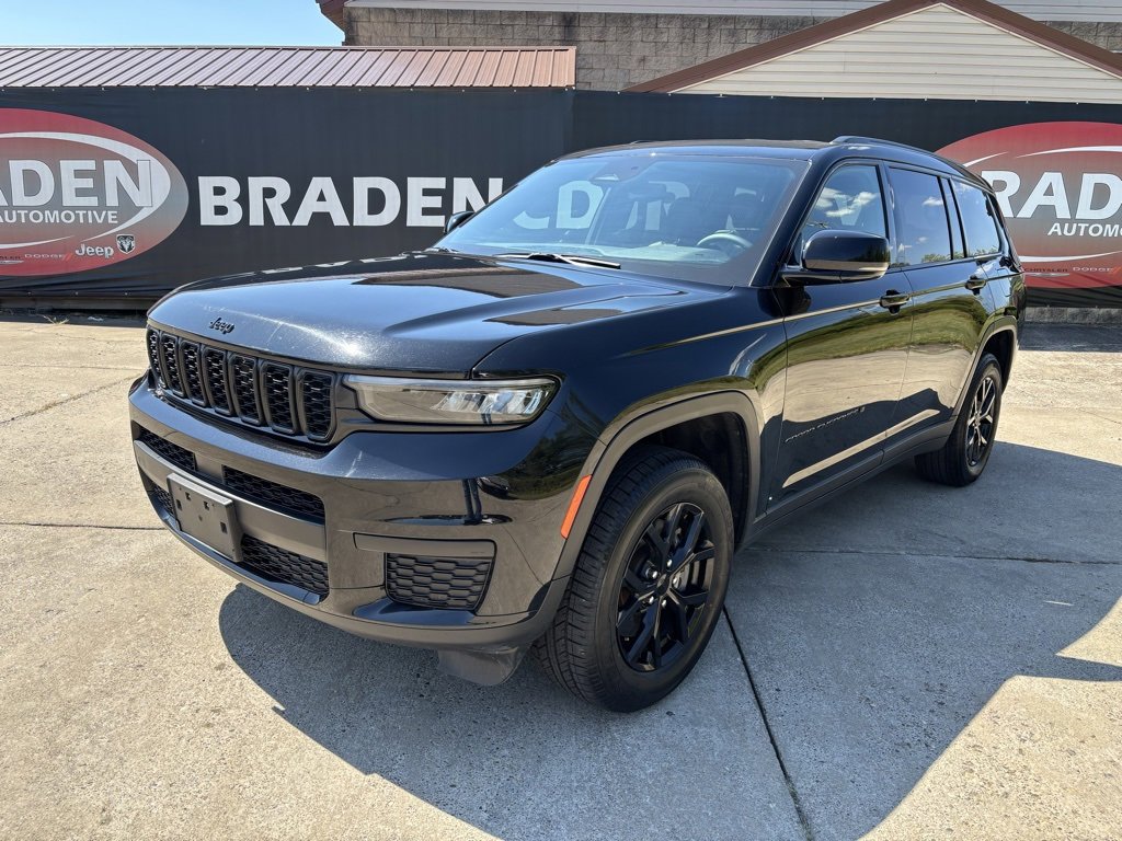 Used 2024 Jeep Grand Cherokee L Laredo image 3