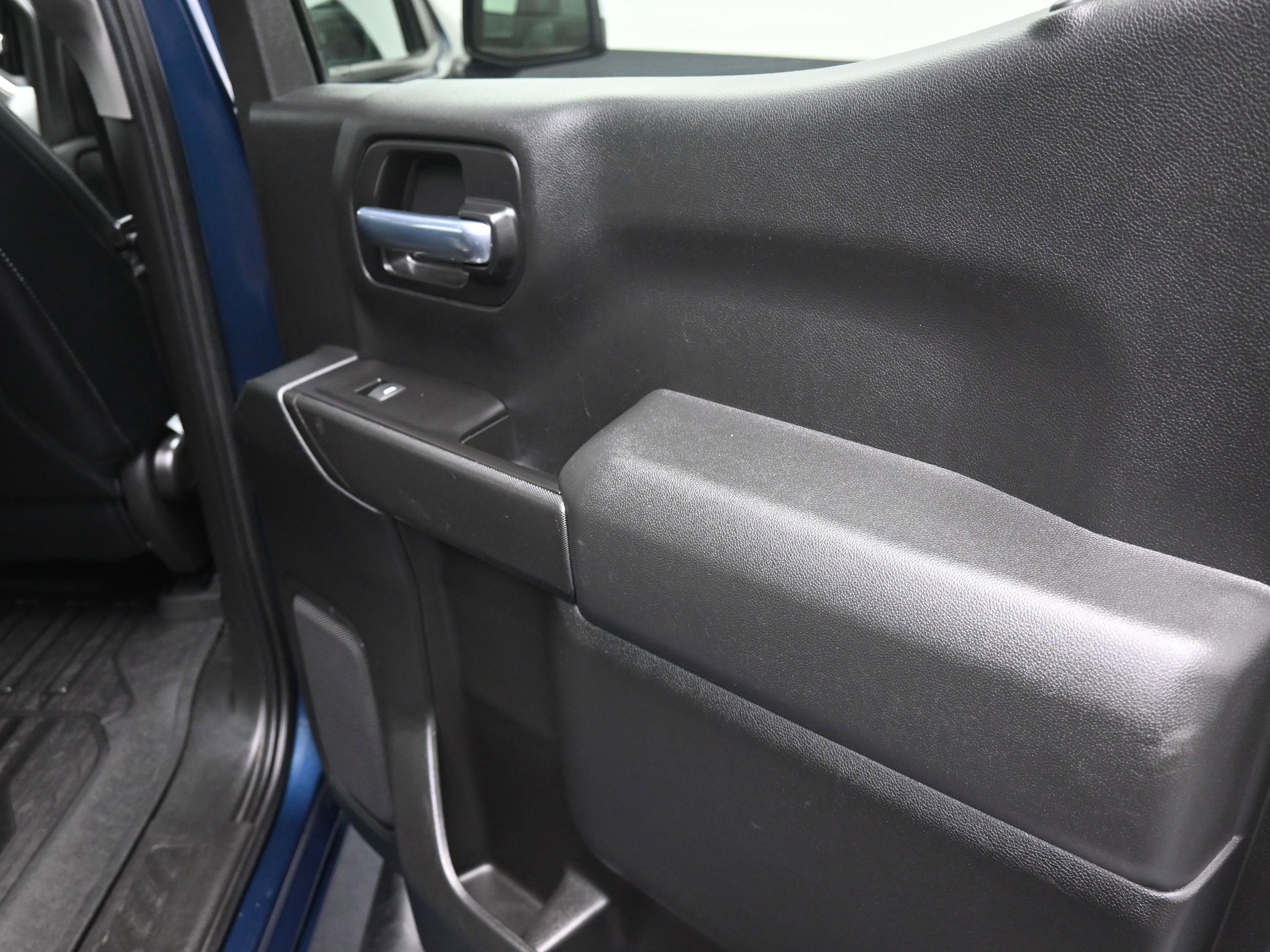 Used 2020 Chevrolet Silverado 1500 LT w/ Convenience Package image 22