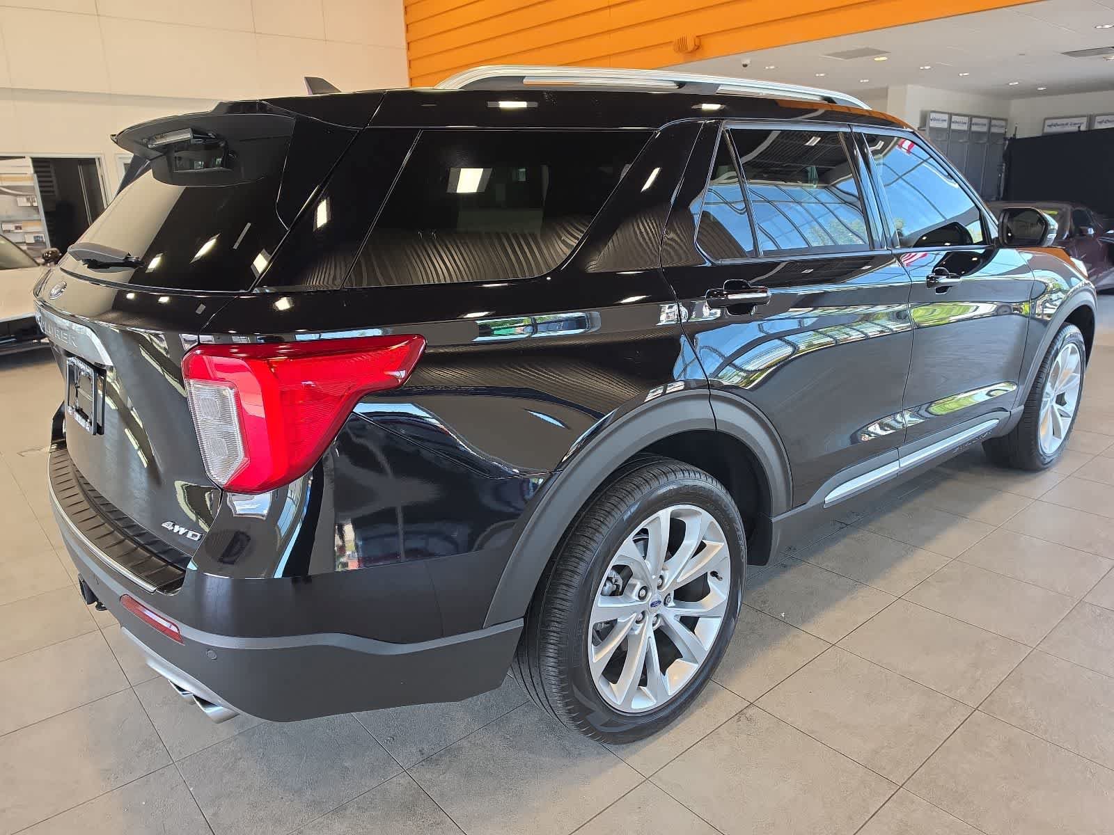 Used 2023 Ford Explorer Platinum w/ Technology Package AWD/4WD image 7