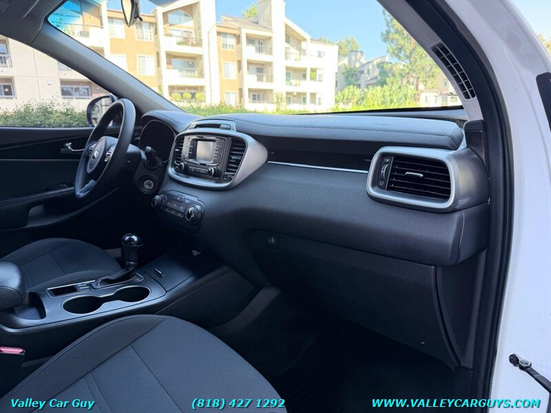 Used 2016 Kia Sorento FWD image 9