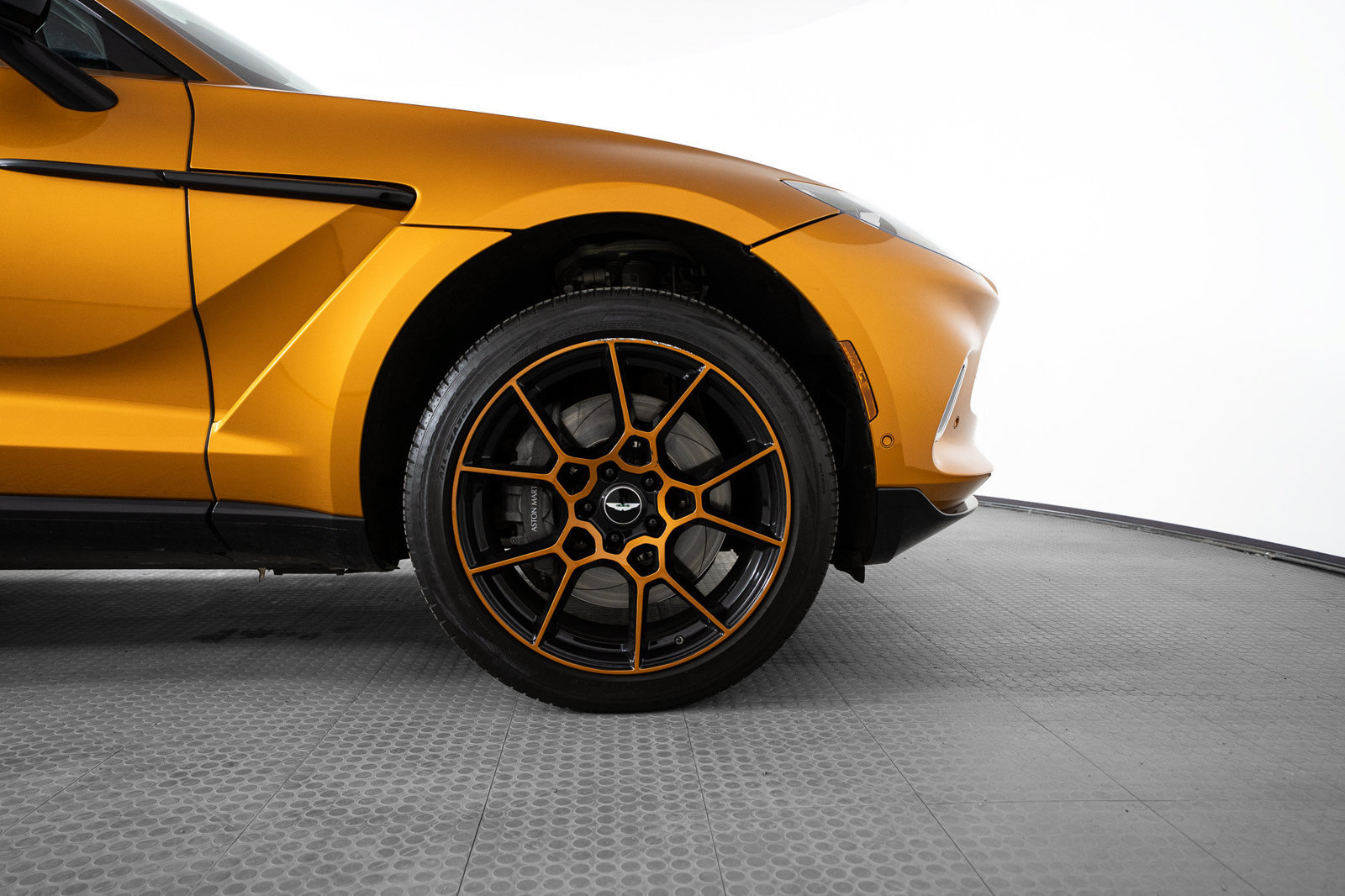 Used 2021 Aston Martin DBX AWD/4WD image 26