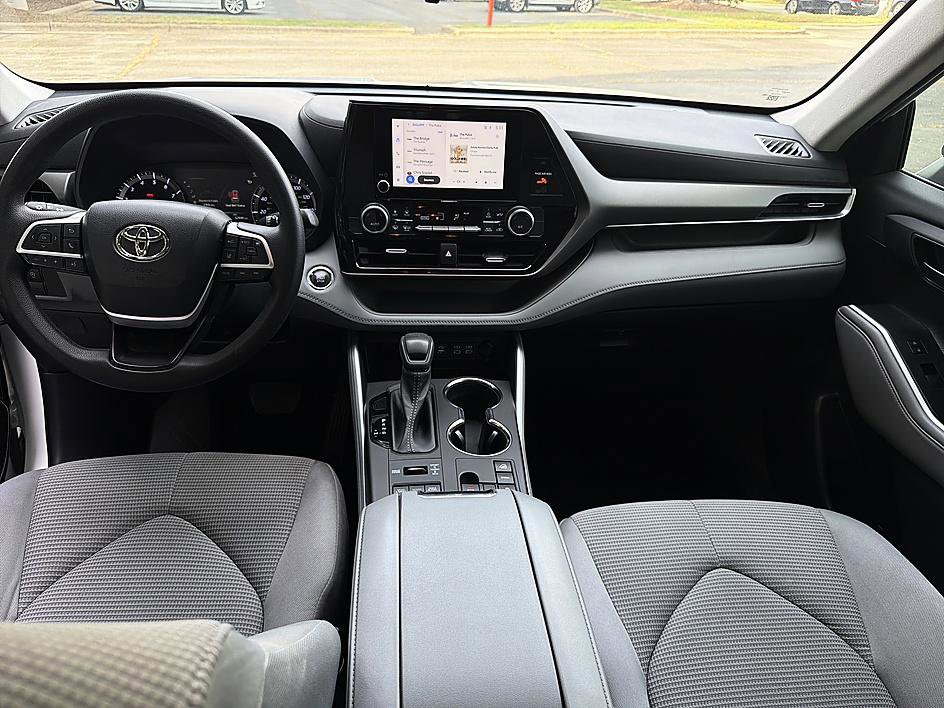 Used 2023 Toyota Highlander L image 19