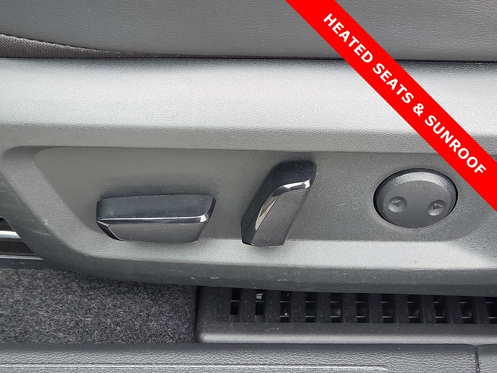 Used 2023 Nissan Rogue SV w/ SV Premium B Package image 14